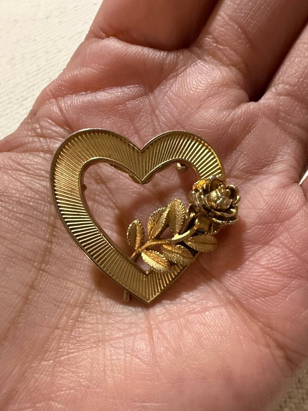 Vintage (ROMA) heart and rose brooch.